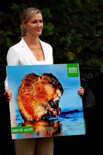 Ex-PvdD lid Leonie Vestering was ook aanwezig bij de demonstratie