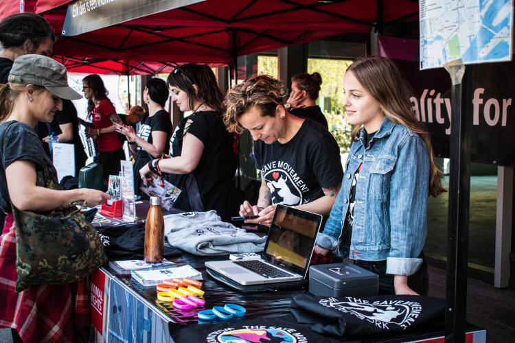 Infostands bij het startpunt