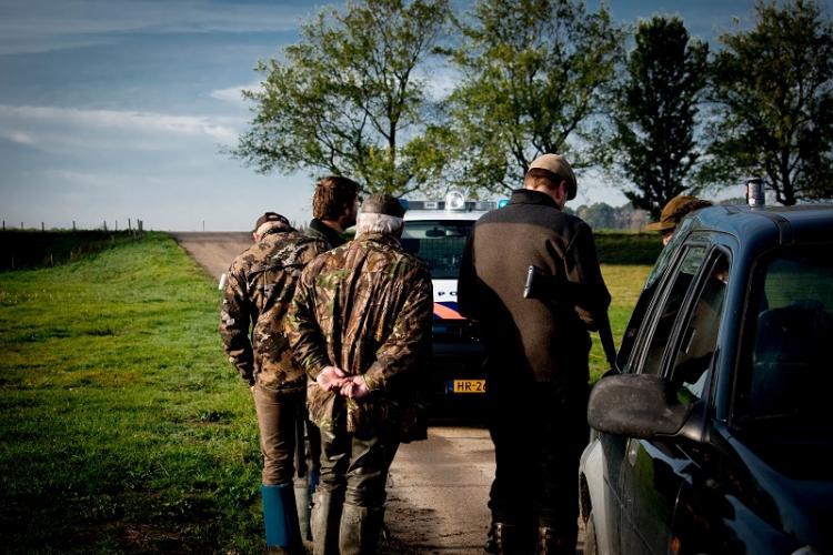 Blokkeerjagers in gesprek met de politie. 