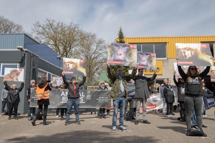 Animal Rights protest bij apenhandelaar Hartelust op Wereldproefdierendag