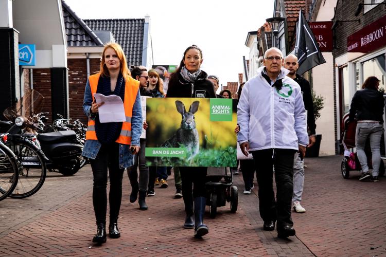 Protesteer mee tegen de hobbyjacht.